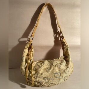Cute y2k crème hand bag with sliver hearts!!